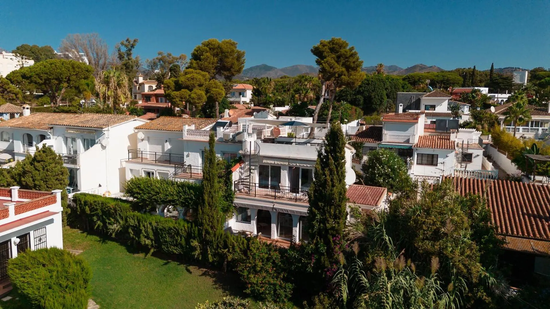 Cozy Holiday Home At The Beach In Costabella, Marbella