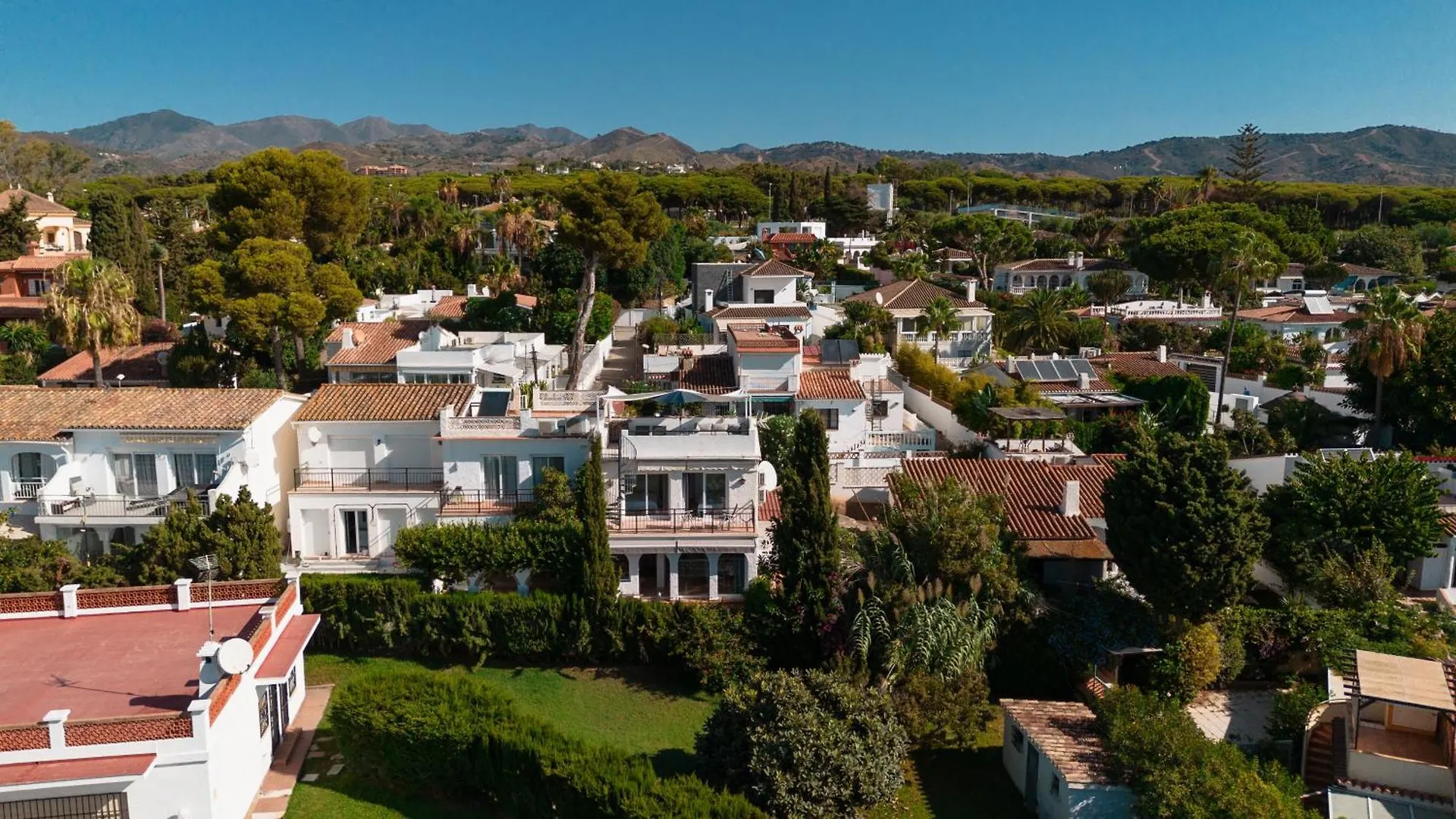 Cozy Holiday Home At The Beach In Costabella, Marbella